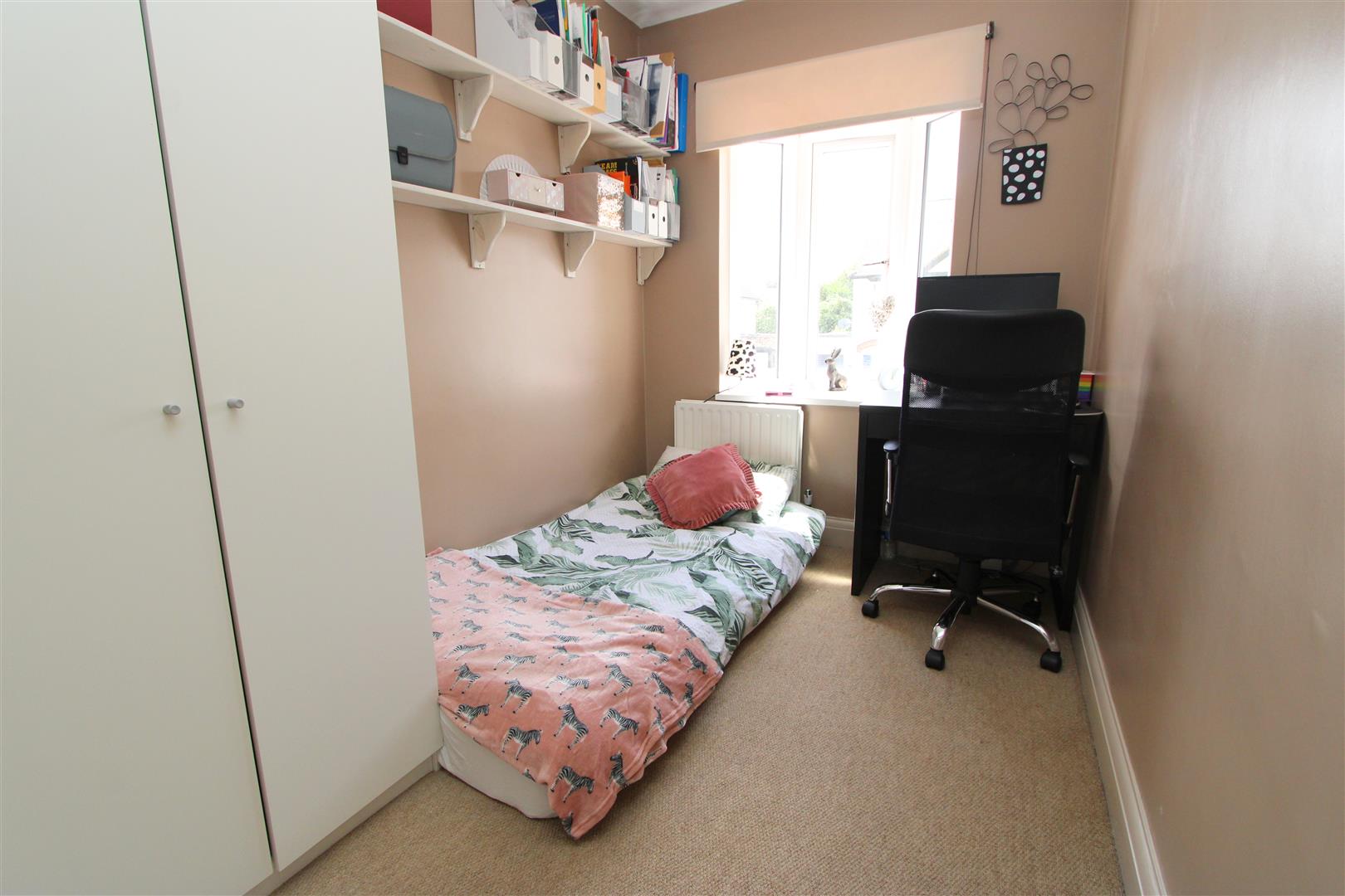 Tritton Avenue, Beddington